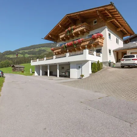Apartamento Upscale In Salzburg With Terrace And Country Views Hollersbach im Pinzgau