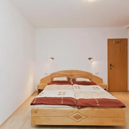 Upscale In Salzburg With Terrace And Country Views Appartement *