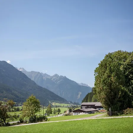 Upscale In Salzburg With Terrace And Country Views Appartement Hollersbach im Pinzgau