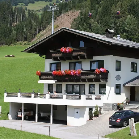 Upscale In Salzburg With Terrace And Country Views Appartement *