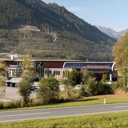 Upscale In Salzburg With Terrace And Country Views Appartement *