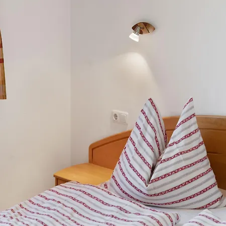 Upscale In Salzburg With Terrace And Country Views Appartement *