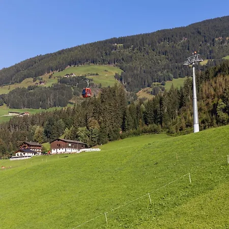 Upscale In Salzburg With Terrace And Country Views Appartement