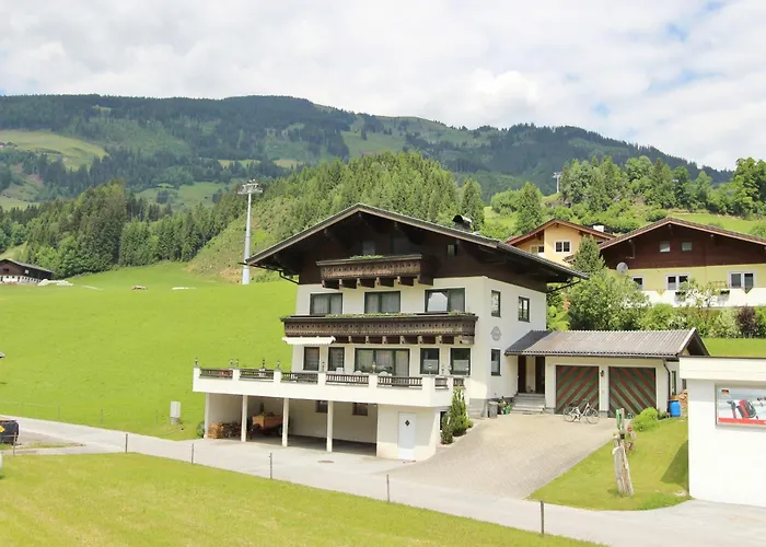 Апартаменты Upscale In Salzburg With Terrace And Country Views