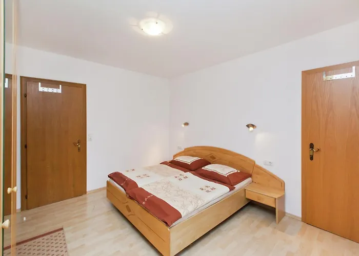 Апартаменты Upscale In Salzburg With Terrace And Country Views Холлерсбах (Пинцгау)